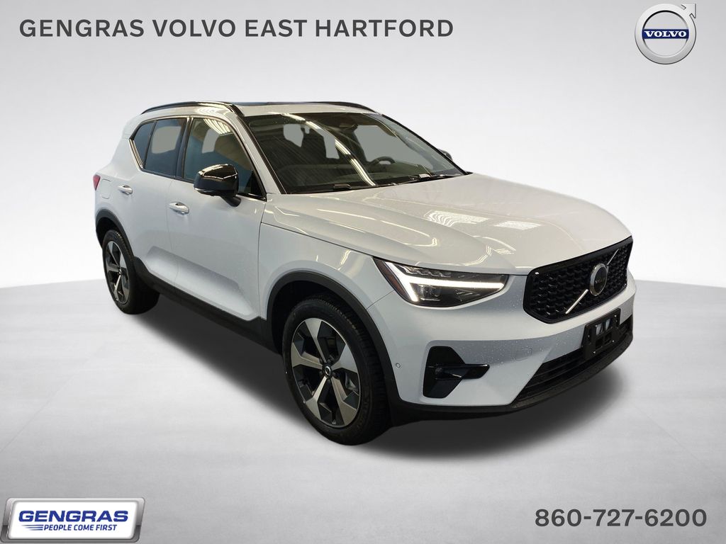 2026 Volvo XC40 SUV 
