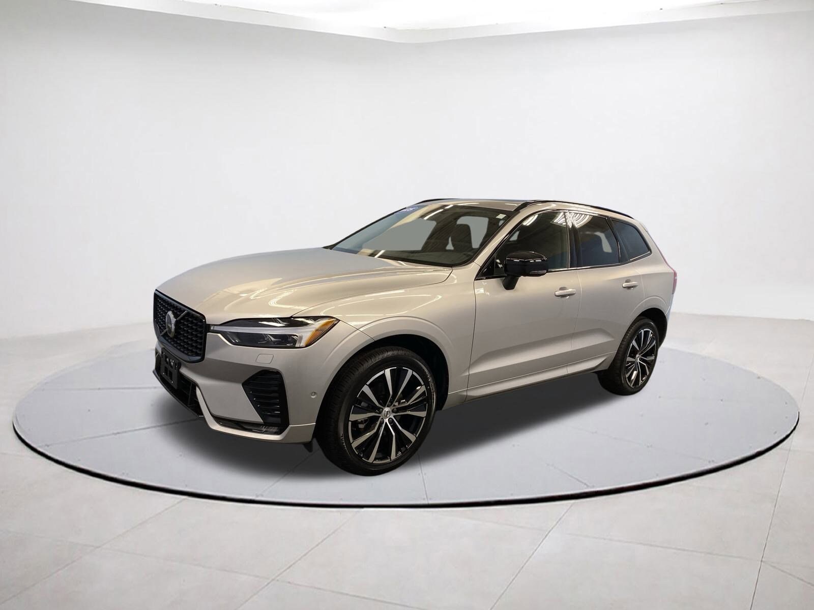 2025 Volvo XC60 Plus photo 3