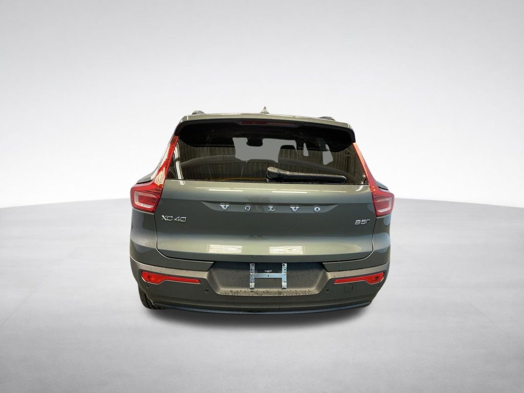 2026 Volvo XC40 Core - Photo 6