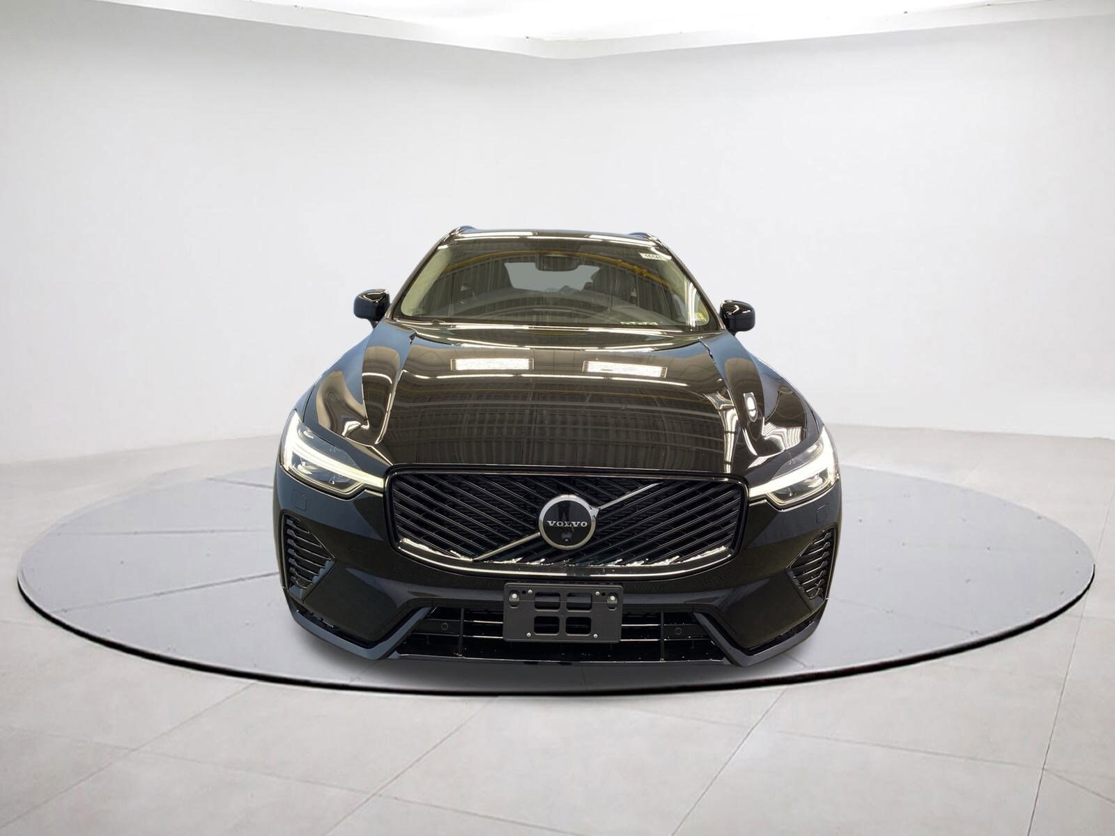 2026 Volvo XC60 B5 Plus photo 2