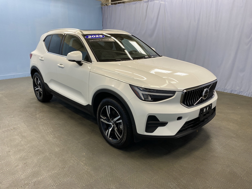 Used 2025 Volvo XC40 Core Bright Theme SUV