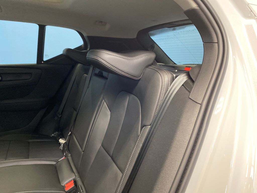 2026 Volvo XC40 Plus - Photo 15