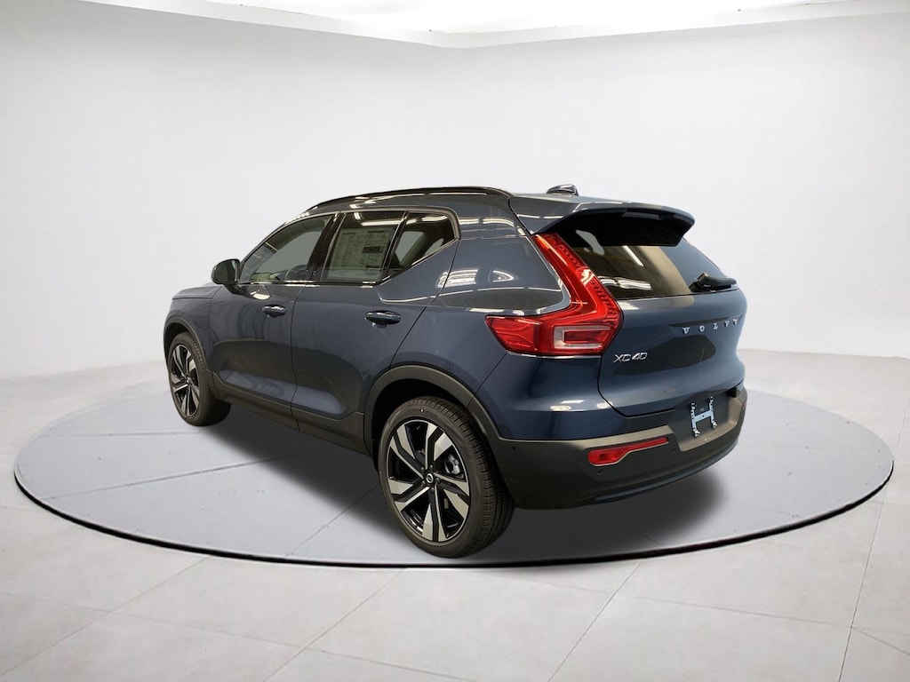 New 2026 Volvo XC40 B5 Ultra SUV