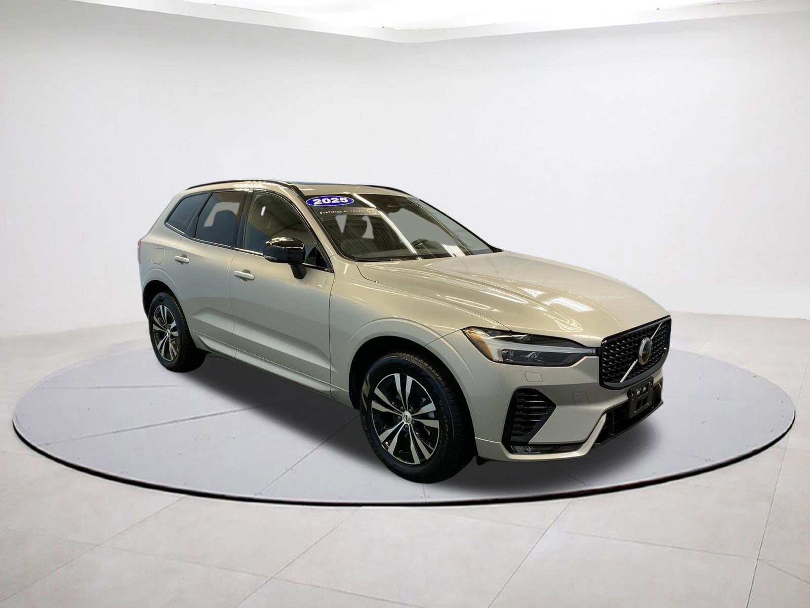 2025 Volvo XC60 Core's photo