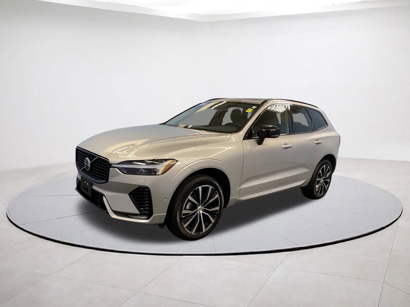 2025 Volvo XC60 Plus photo 3