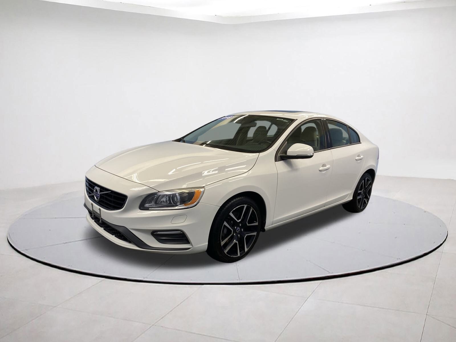 2018 Volvo S60 Dynamic photo 3