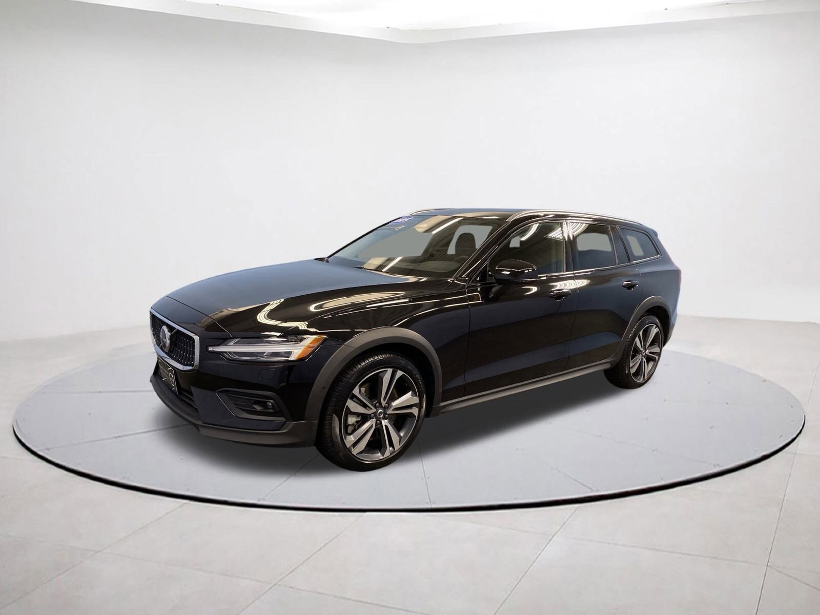 2025 Volvo V60 Cross Country Plus photo 2