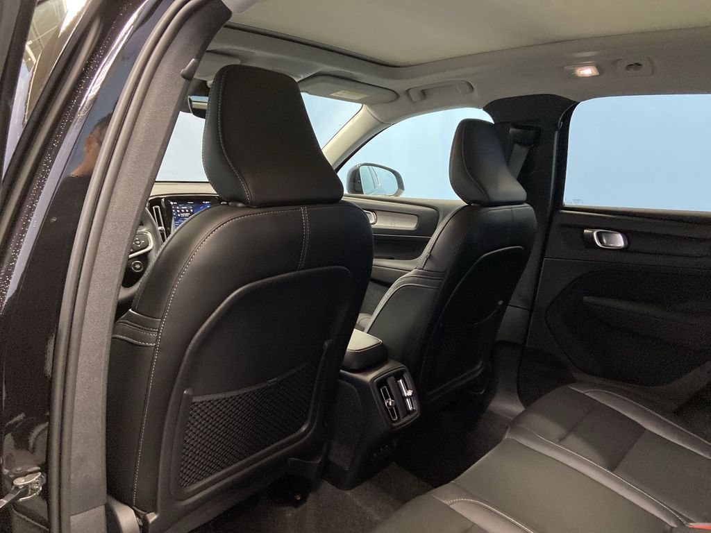 2026 Volvo XC40 Plus - Photo 16