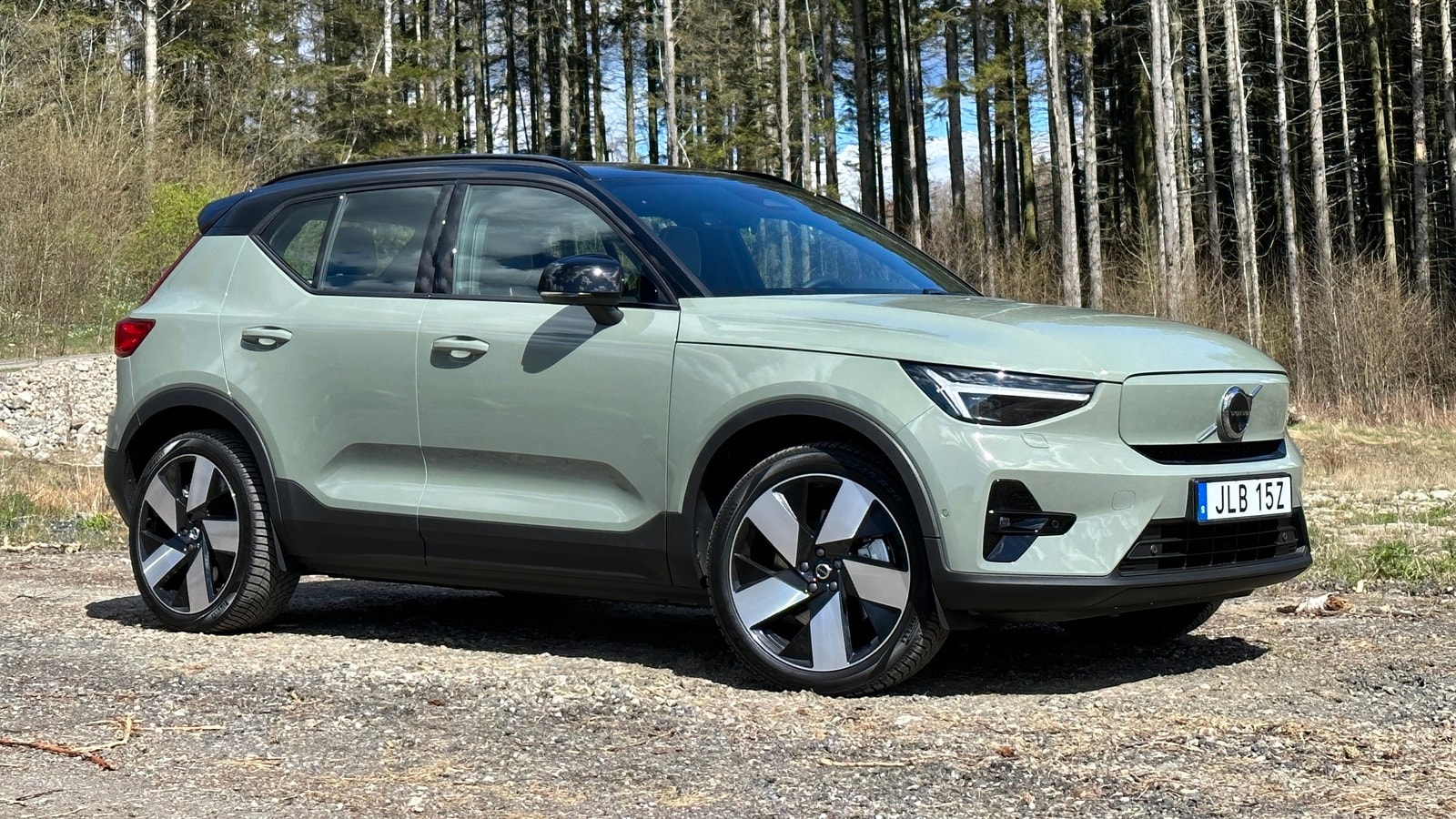 2024 Volvo XC40.jpg