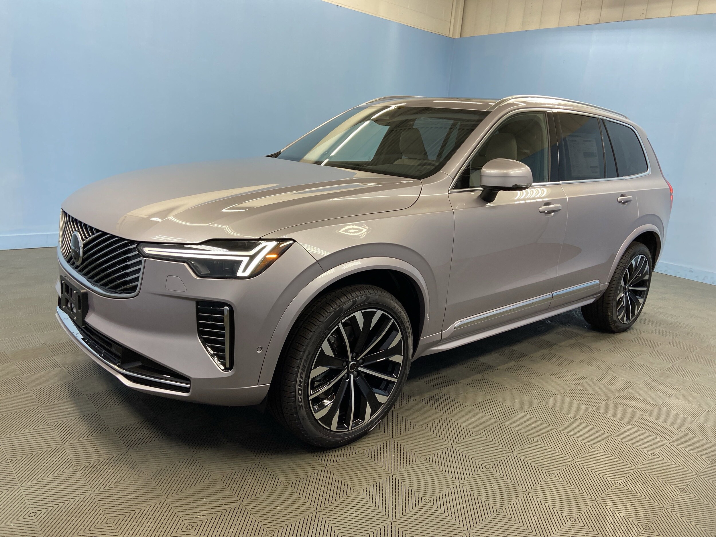 2026 Volvo XC90 Plus photo 3