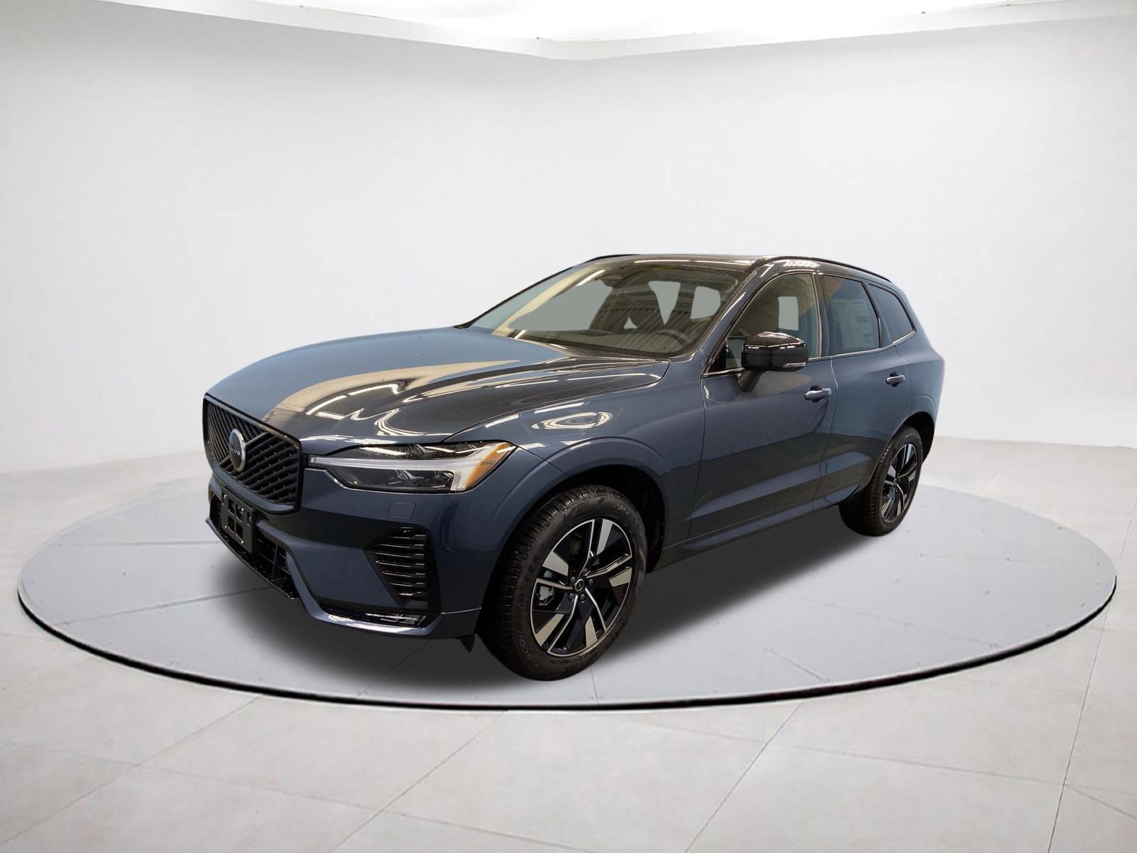 2026 Volvo XC60 B5 Core photo 3