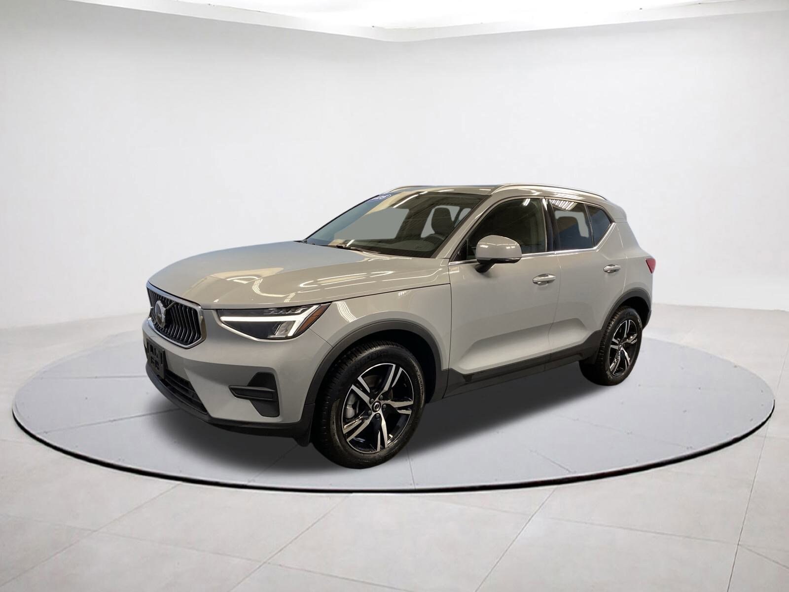 2025 Volvo XC40 Core photo 3