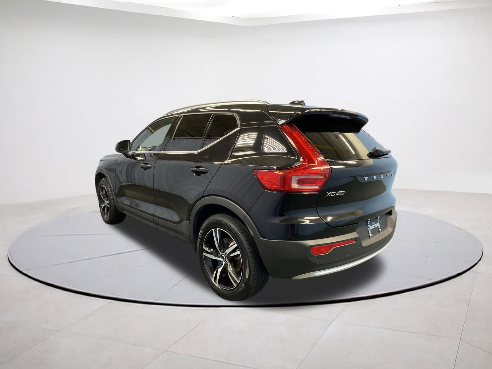 2025 Volvo XC40 Core photo 4