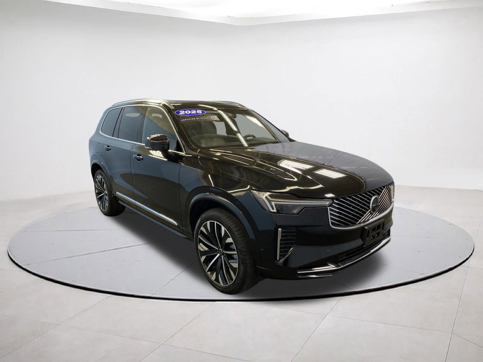 2025 Volvo XC90 Plus's photo