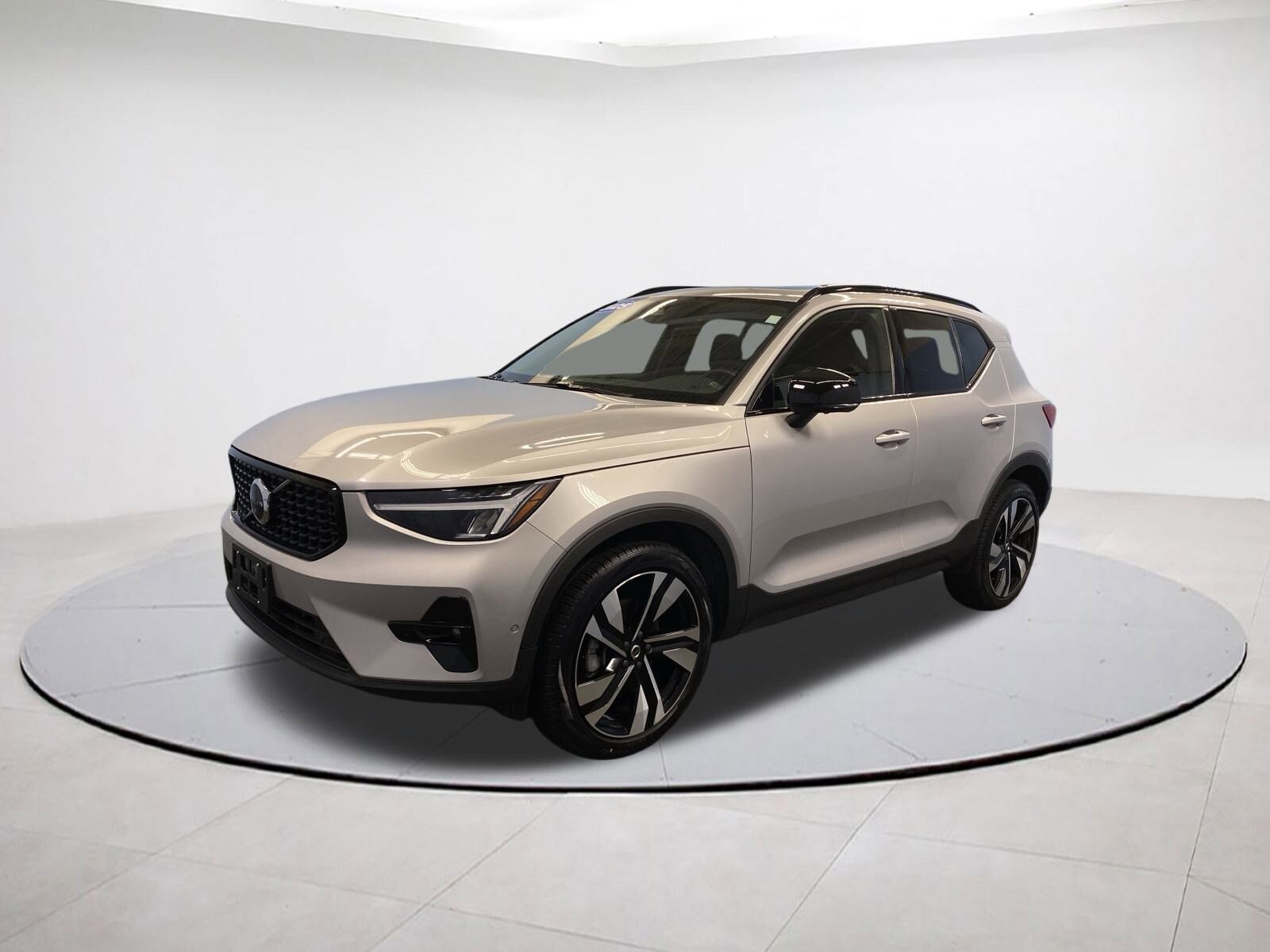2025 Volvo XC40 Plus photo 3