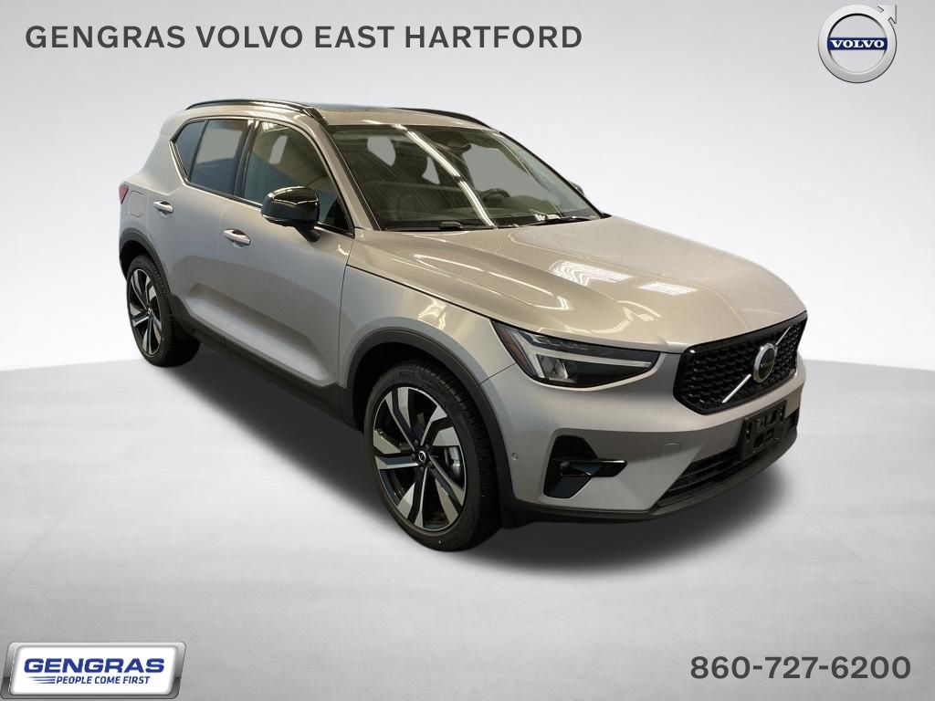 2026 Volvo XC40 SUV 
