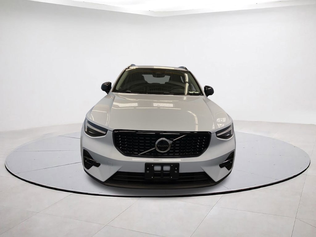 New 2026 Volvo XC40 B5 Plus SUV