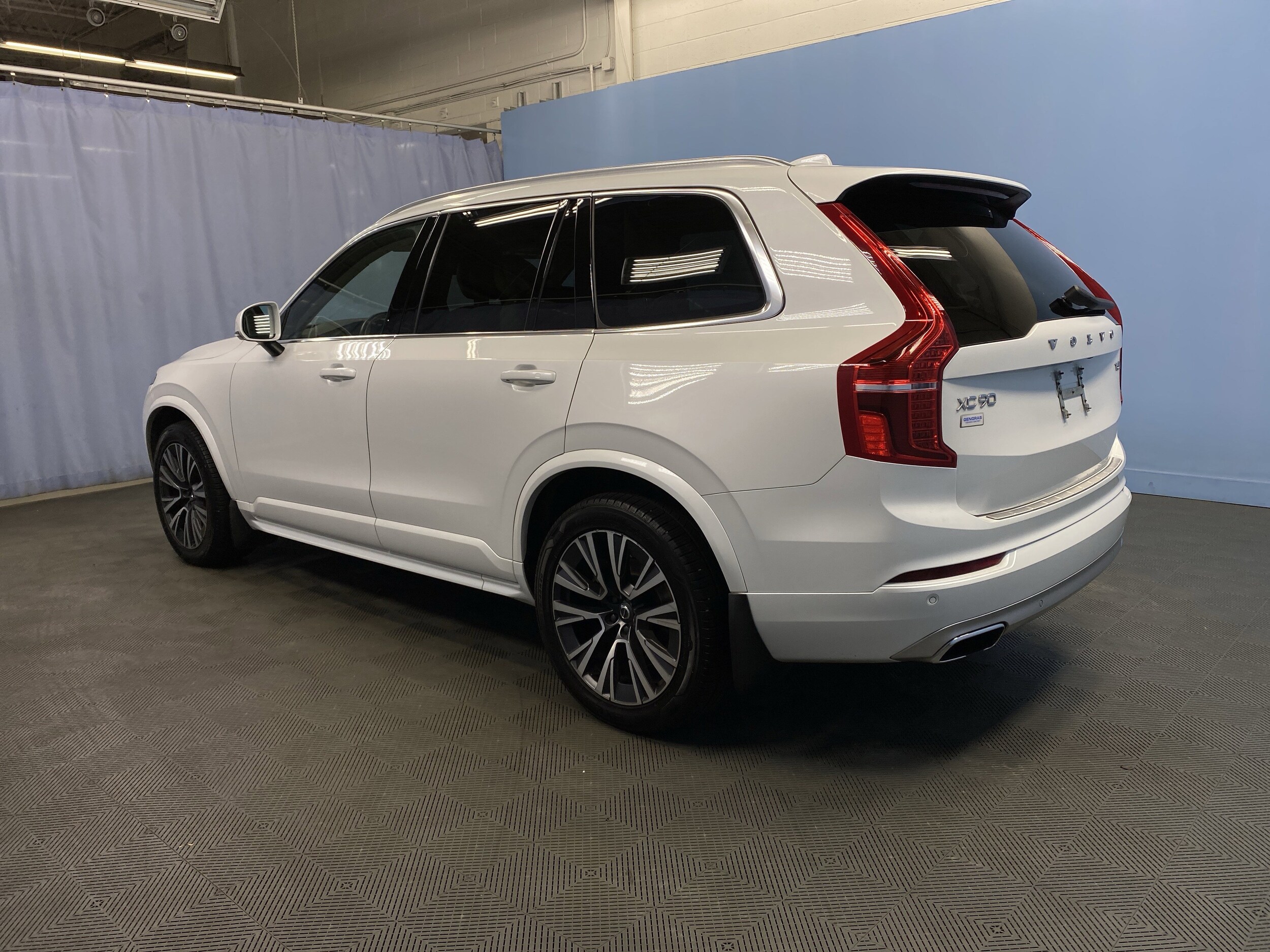2021 Volvo XC90 Momentum photo 3