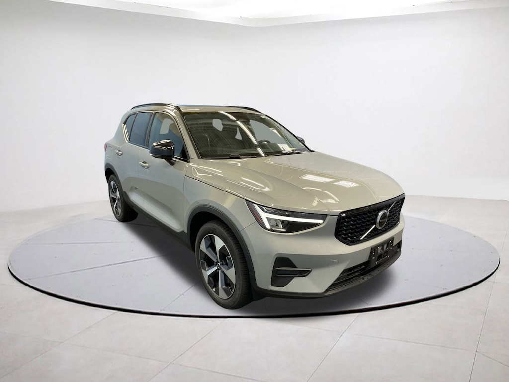 New 2026 Volvo XC40 B5 Core SUV