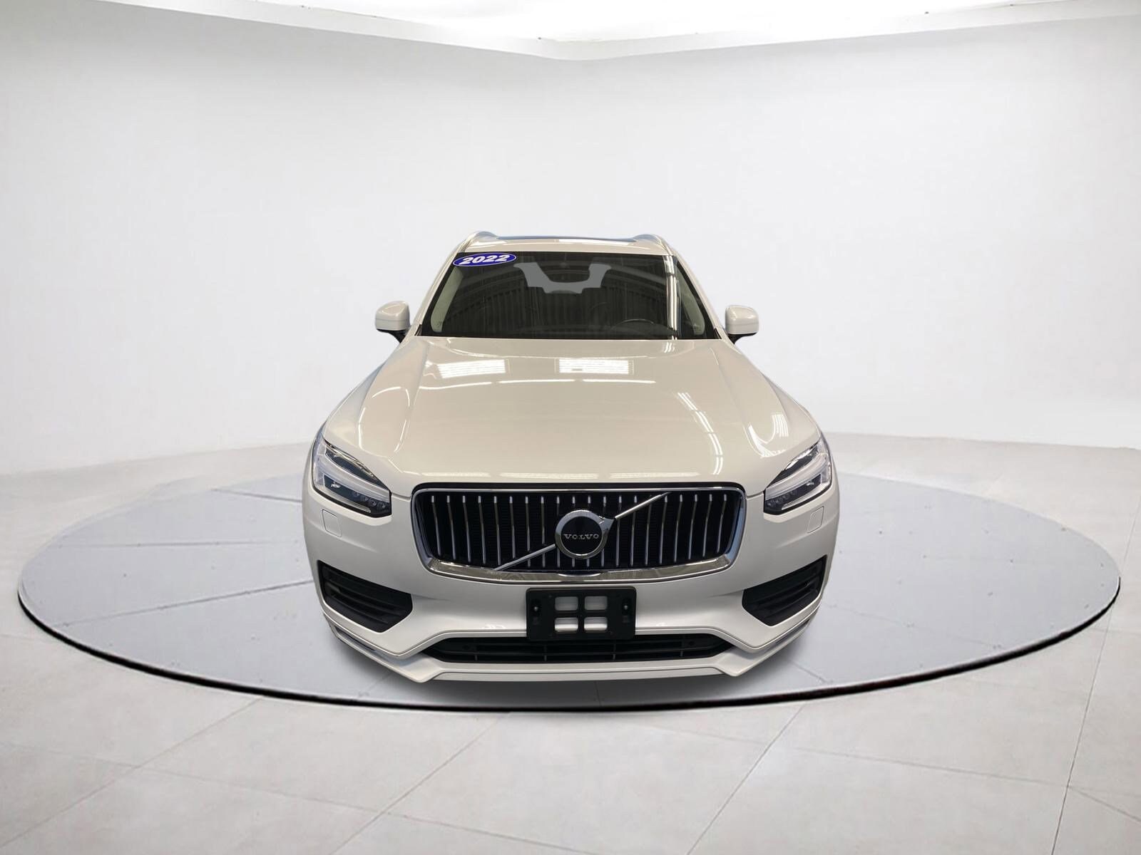 2022 Volvo XC90 Momentum photo 2