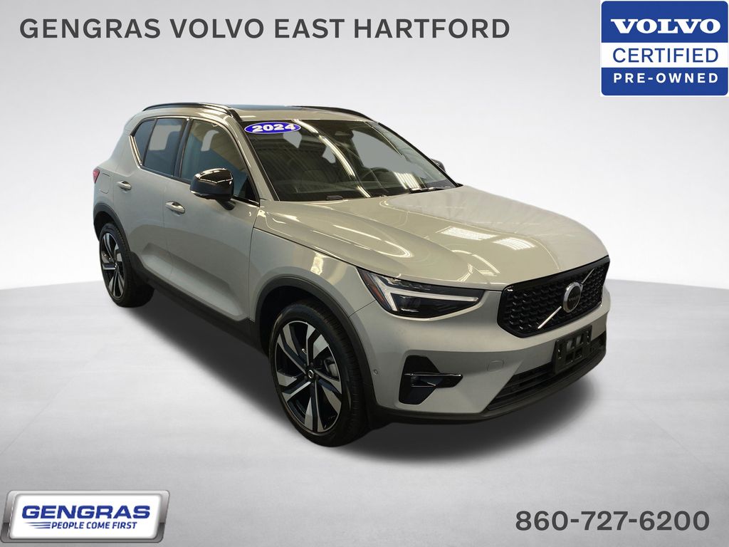 2024 Volvo XC40 B5 Ultimate Dark AWD's photo