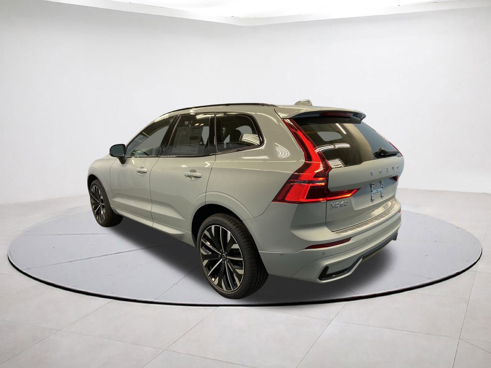 2026 Volvo XC60 B5 photo 4