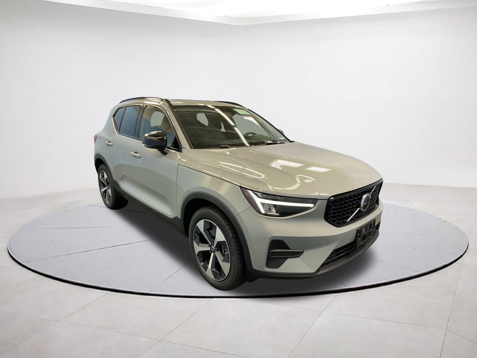 2026 Volvo XC40 Core's photo
