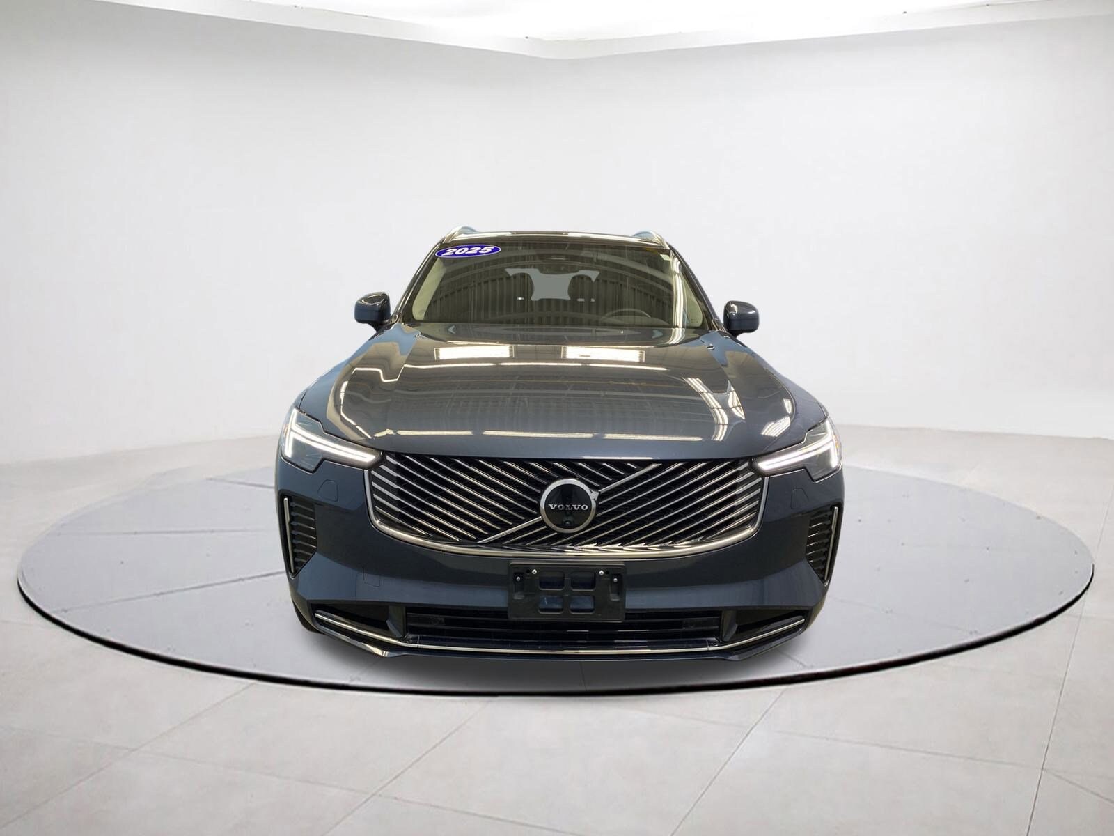 2025 Volvo XC90 Plus photo 2