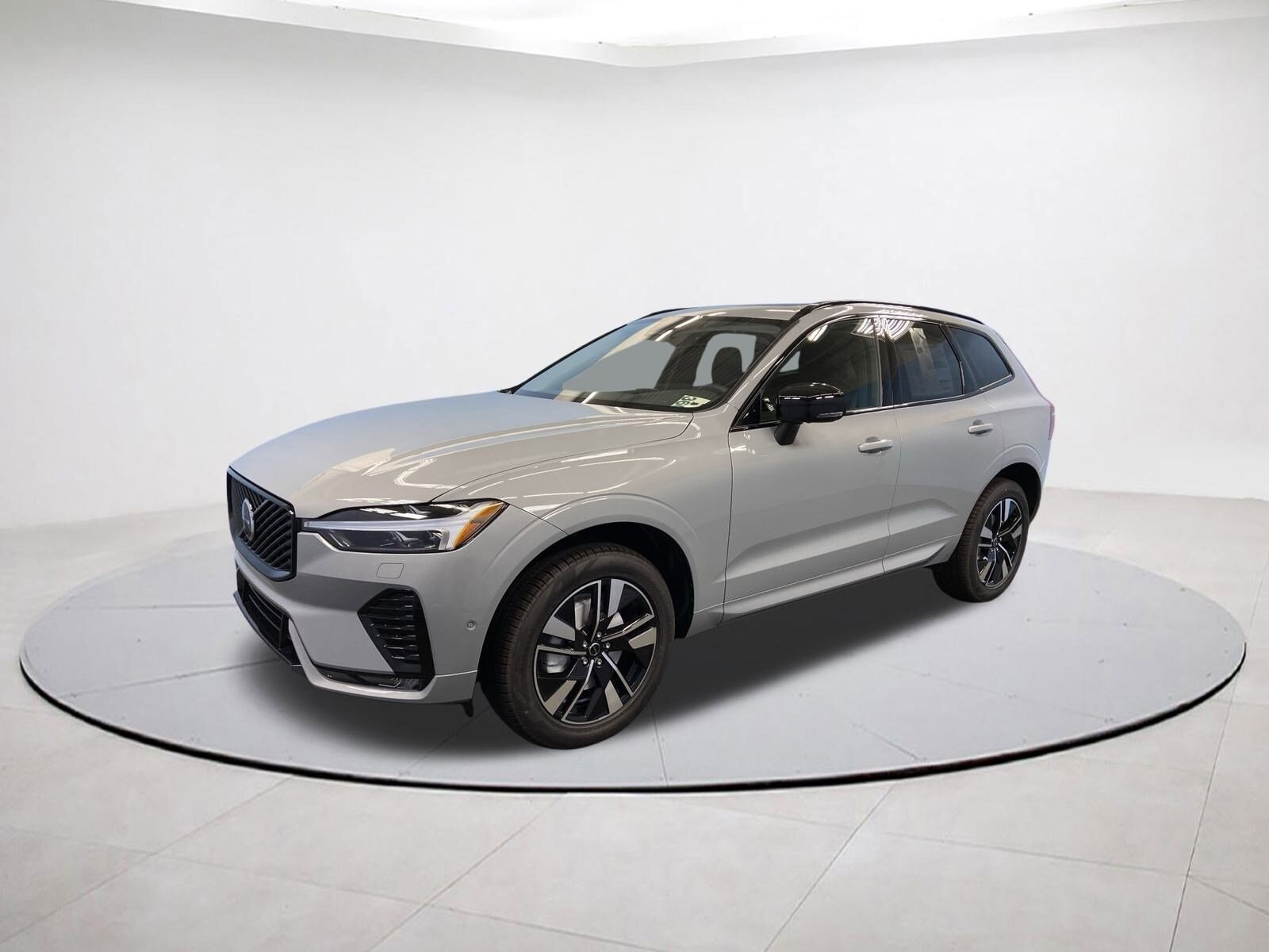 2026 Volvo XC60 B5 Plus photo 3