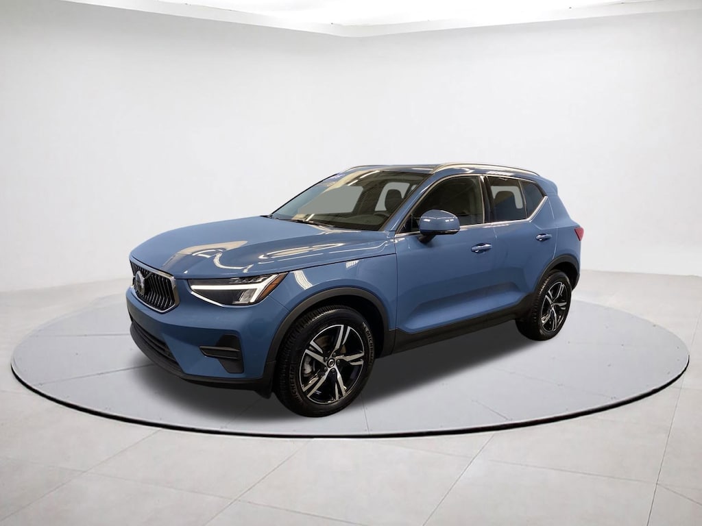 Used 2025 Volvo XC40 Core Bright Theme SUV