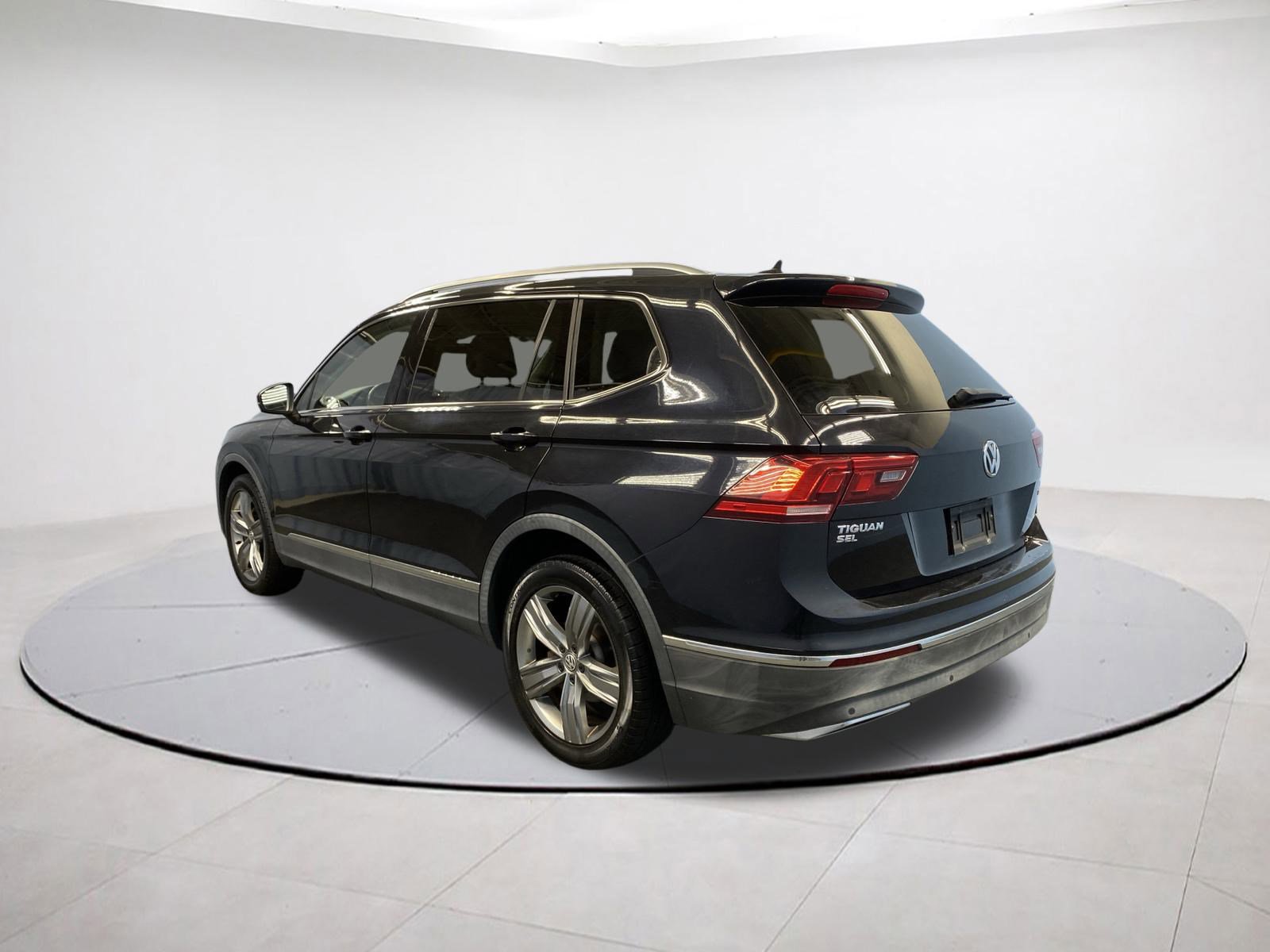 2018 Volkswagen Tiguan SEL Premium photo 4