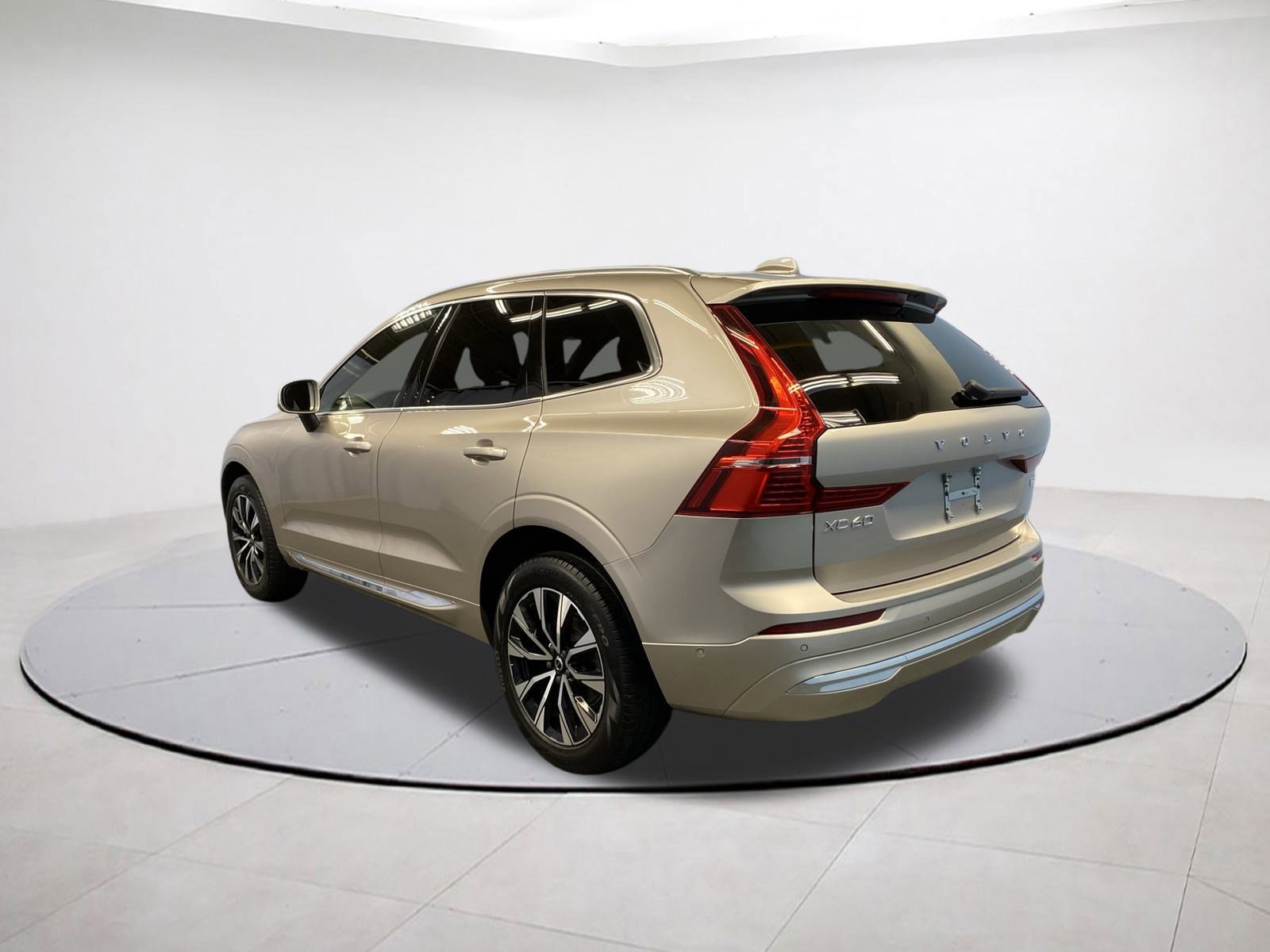 2023 Volvo XC60 Plus photo 4