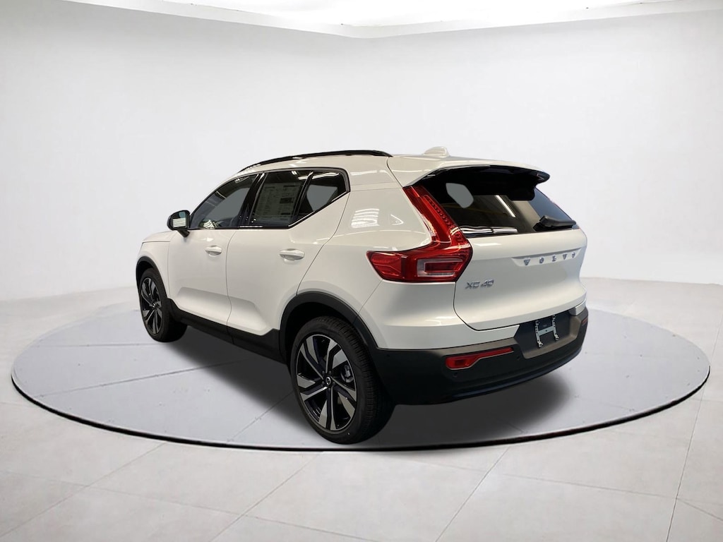 New 2026 Volvo XC40 B5 Ultra SUV