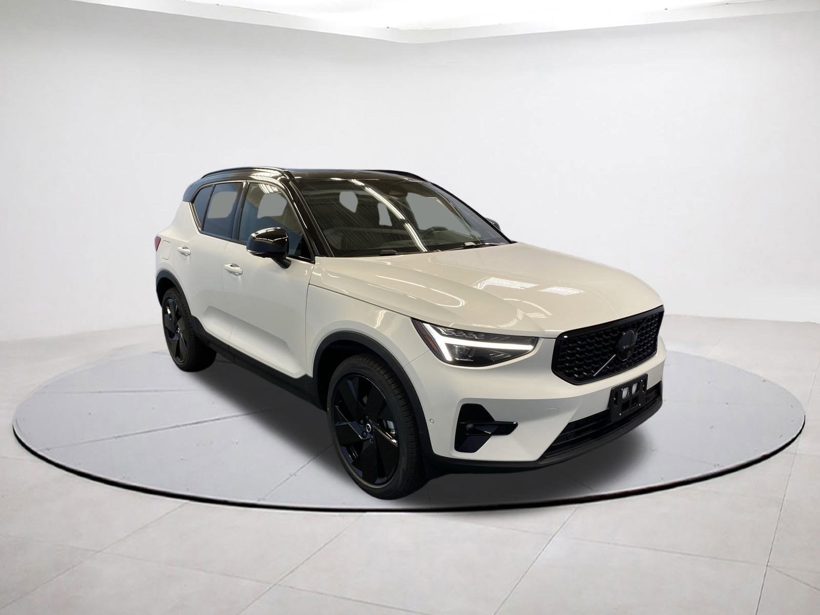 2026 Volvo XC40 Ultra Black Edition's photo