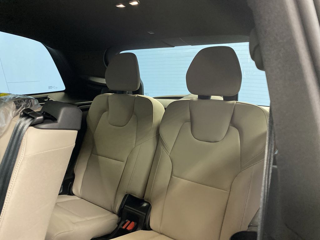 2026 Volvo XC90 Plus - Photo 16