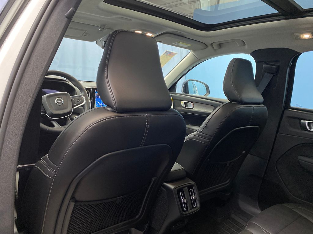 2026 Volvo XC40 Plus - Photo 16