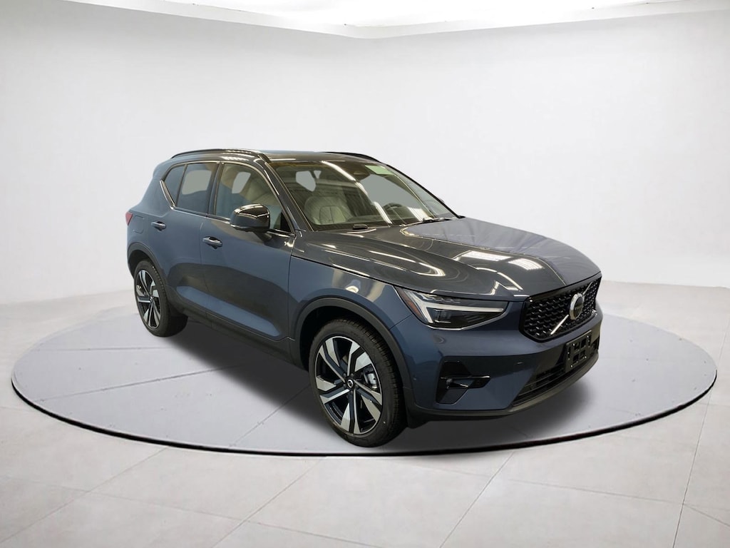 New 2026 Volvo XC40 B5 Ultra SUV
