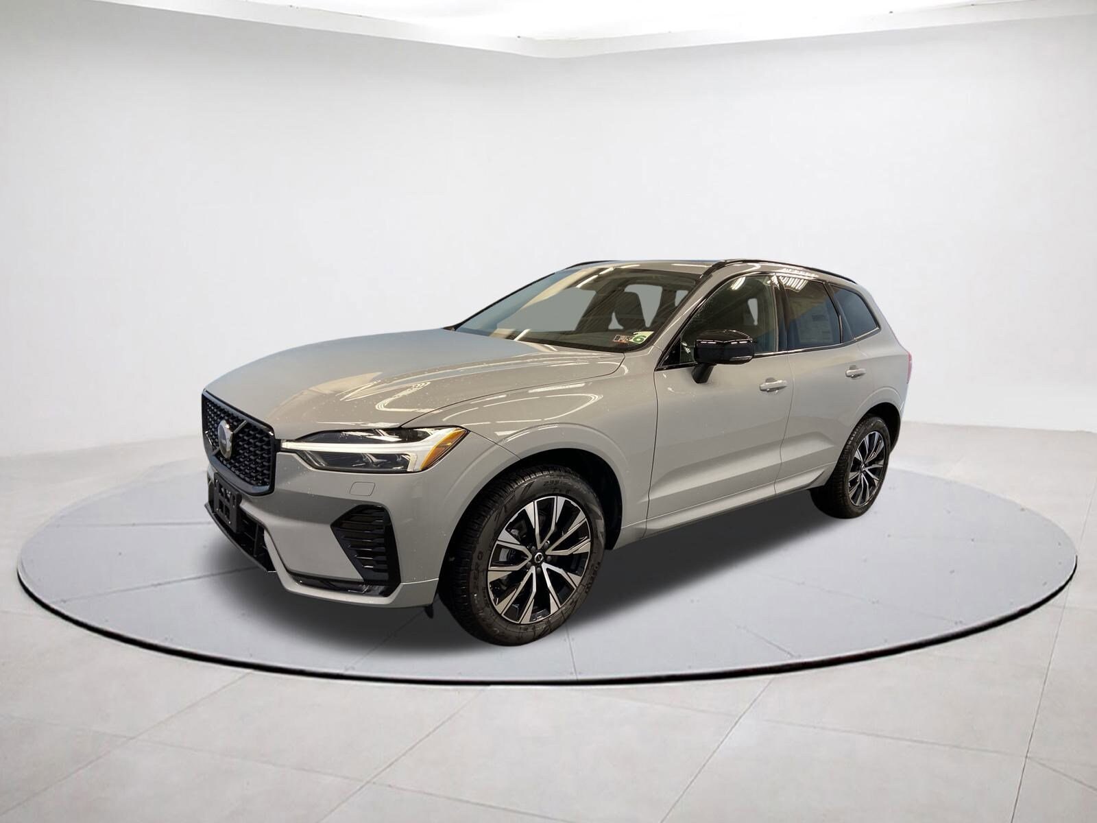 2025 Volvo XC60 B5 Core photo 3
