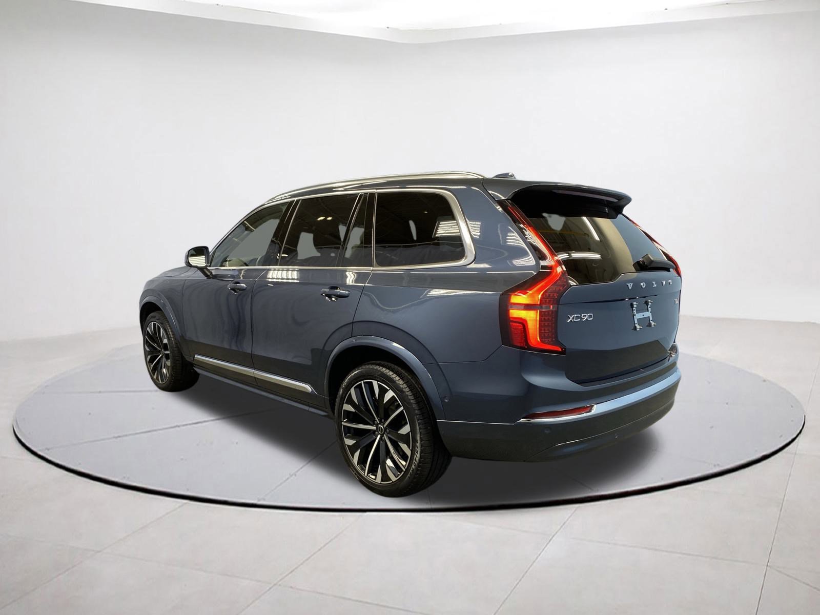 2025 Volvo XC90 Plus photo 4