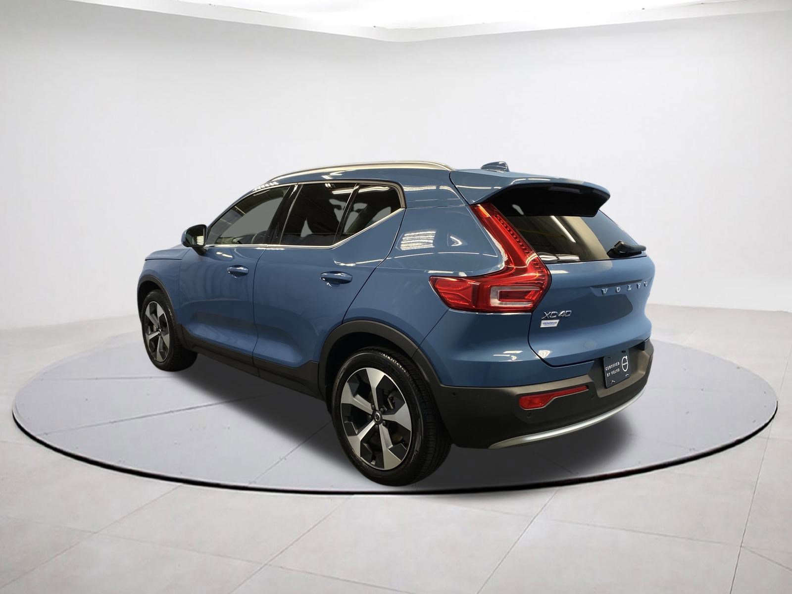 2025 Volvo XC40 Plus photo 4