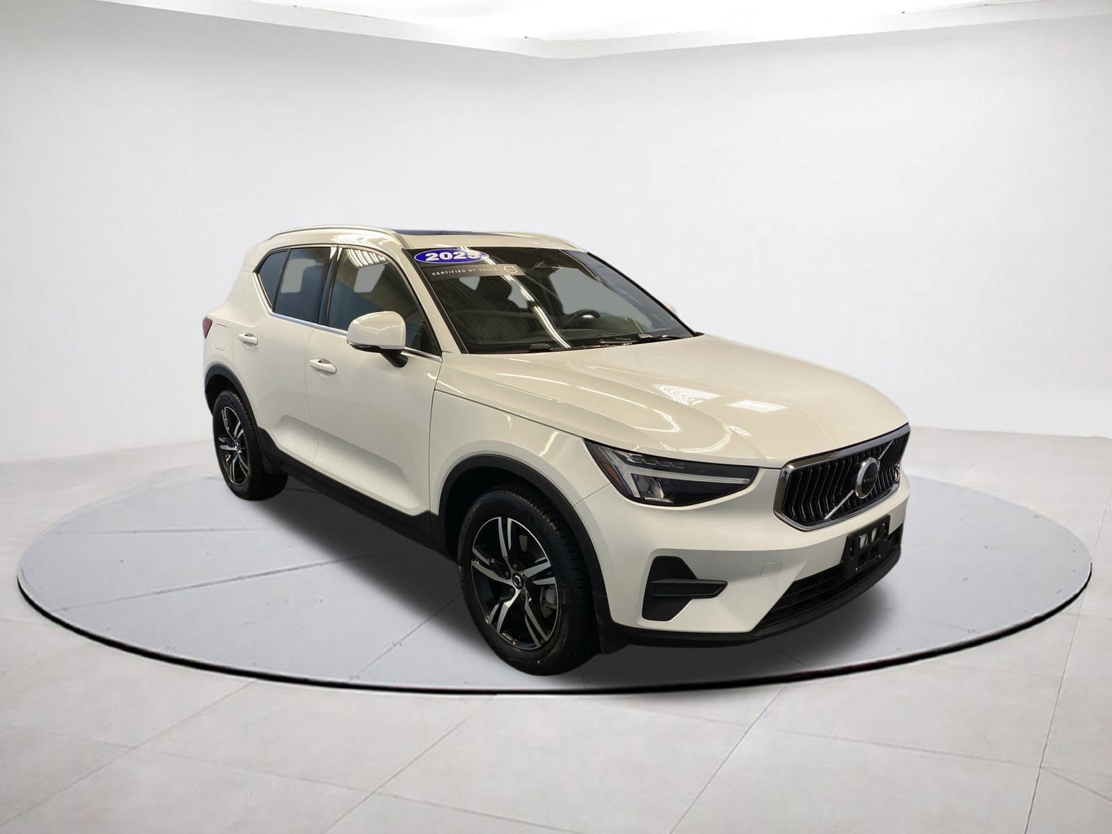 2025 Volvo XC40 Core