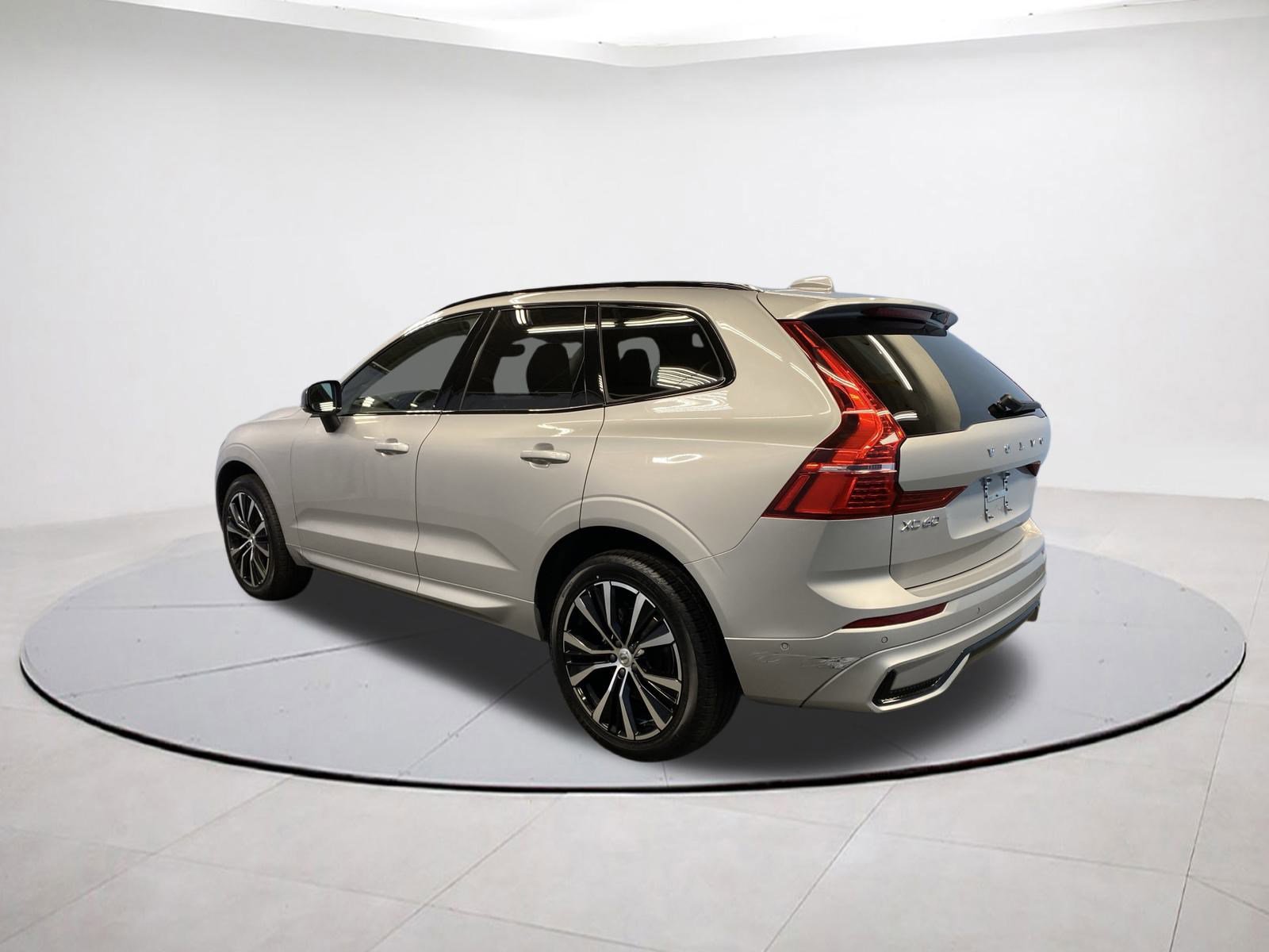 2025 Volvo XC60 Plus photo 4