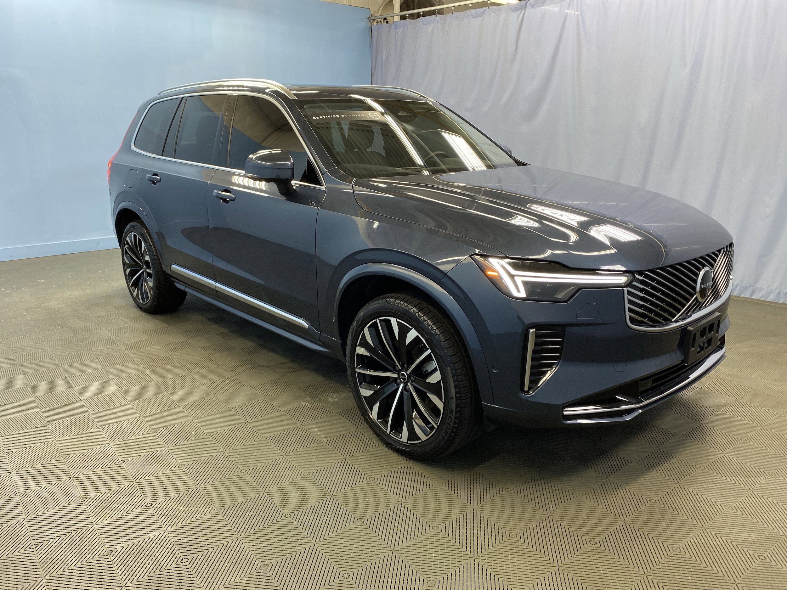 2025 Volvo XC90 Plus's photo