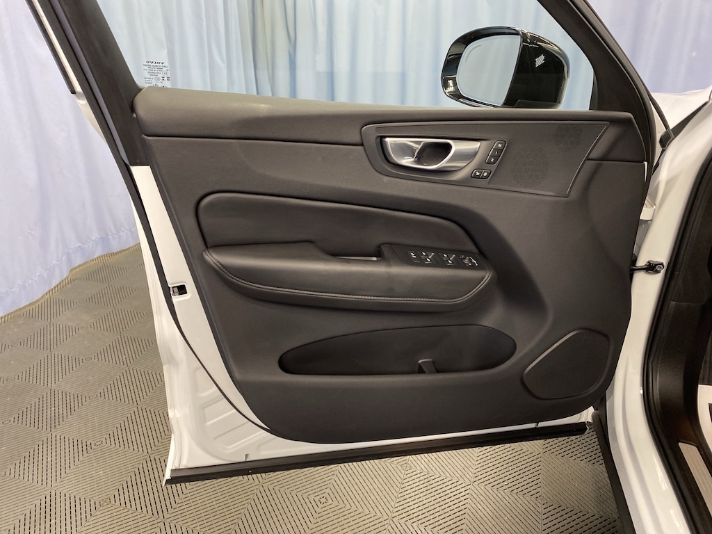 Used 2025 Volvo XC60 Plus SUV
