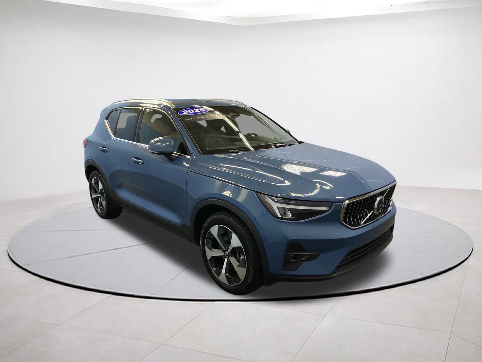 2025 Volvo XC40 Plus's photo
