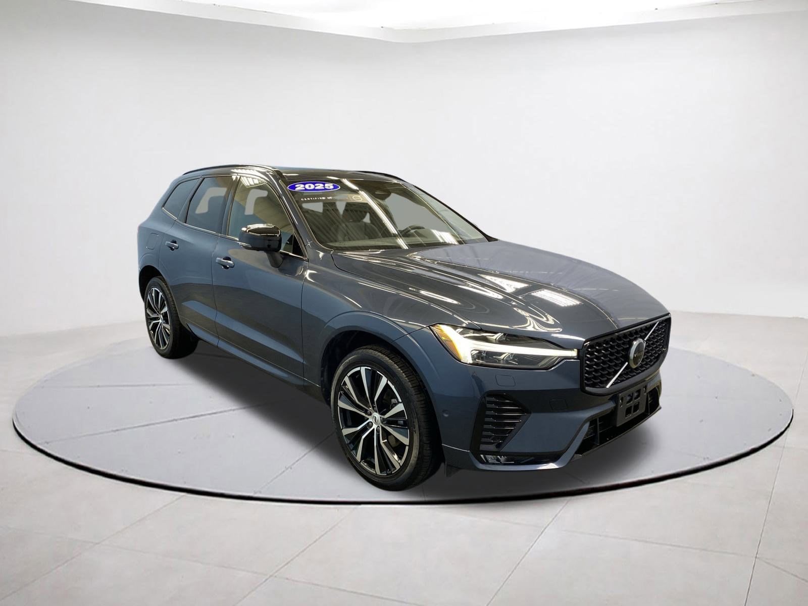 2025 Volvo XC60 Plus's photo