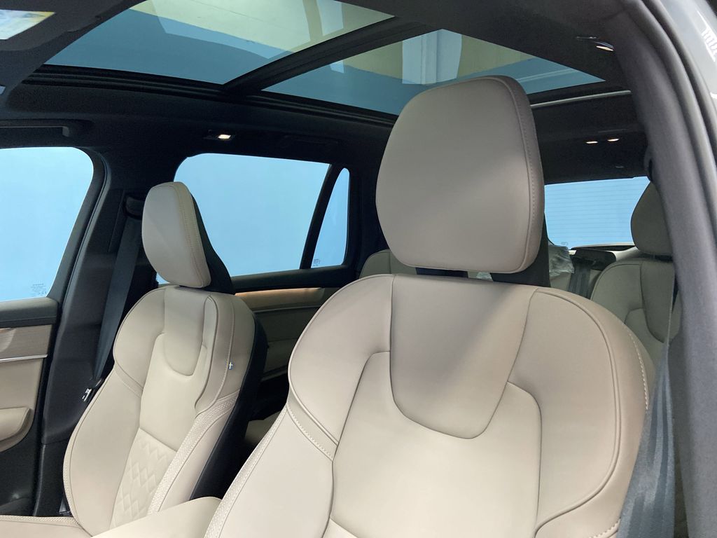 2026 Volvo XC90 Core - Photo 9