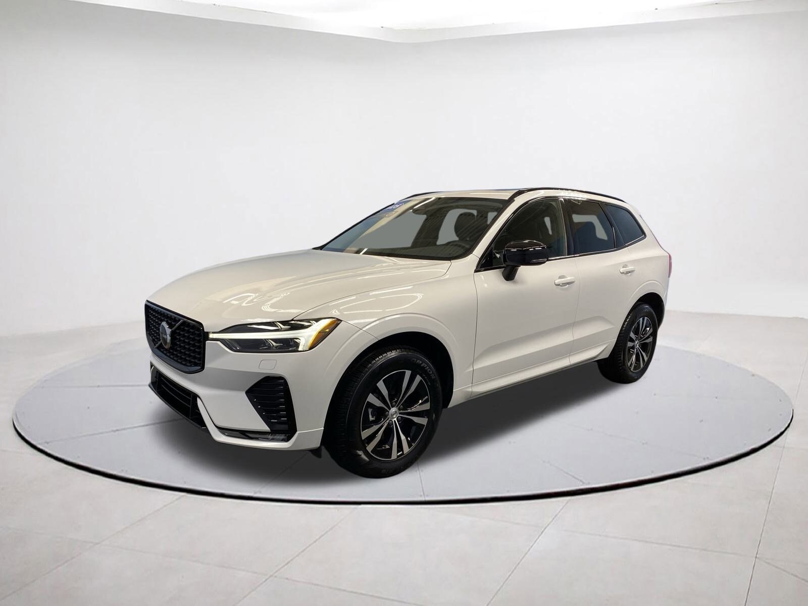 2025 Volvo XC60 Core photo 3