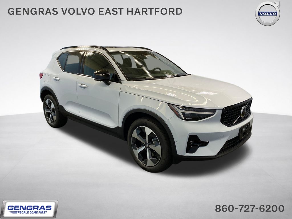 2026 Volvo XC40 SUV 