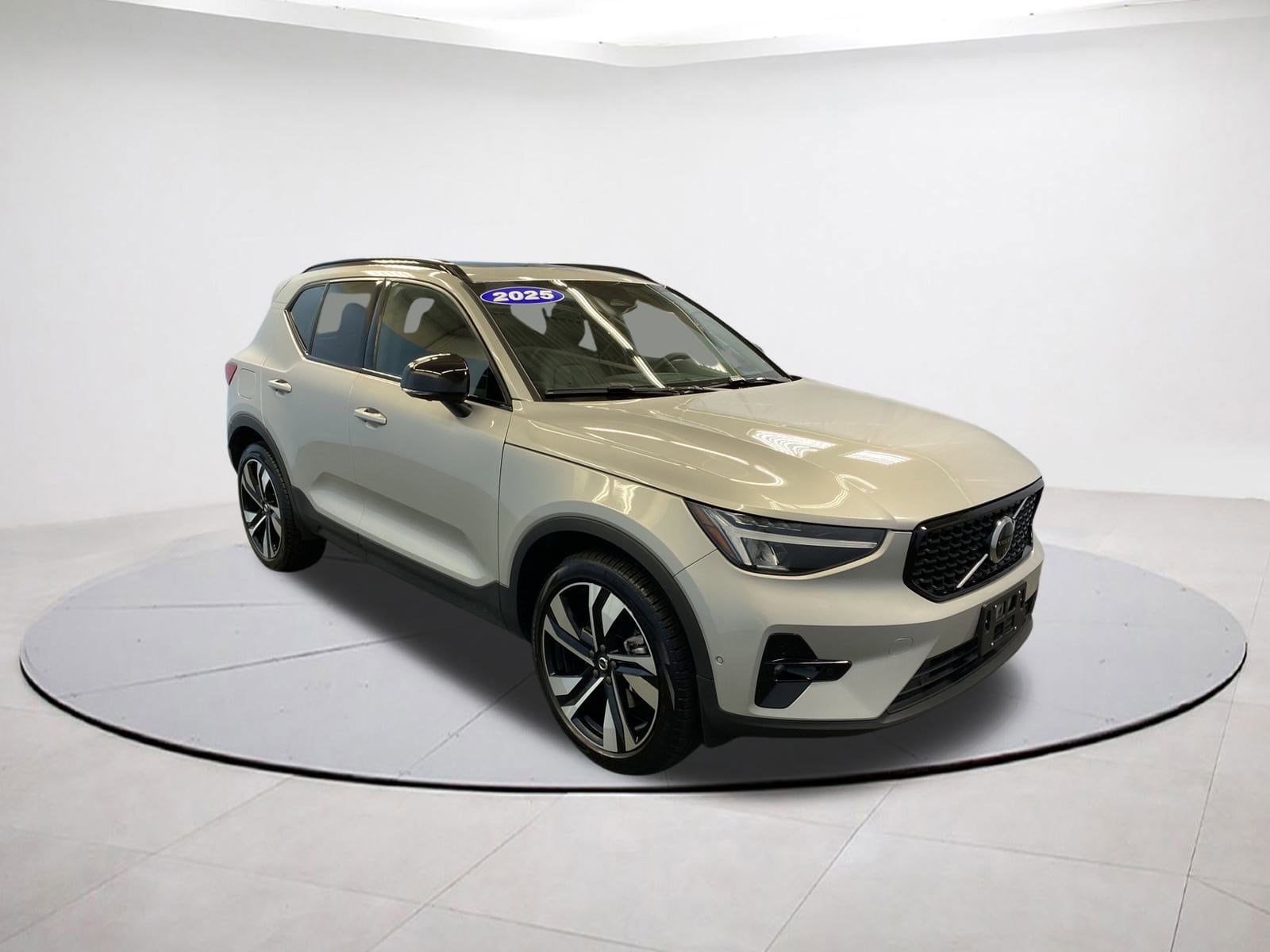 2025 Volvo XC40 Plus
